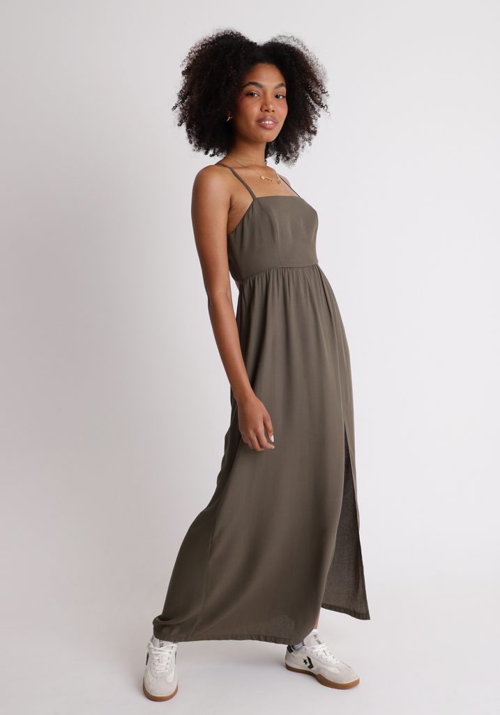 Vestido longo com decote nas costas